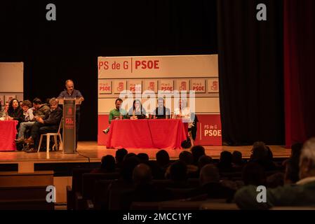 Cangas, Spanien, 21. Januar 2023: Vorstellung der PSOE-Kandidaten für die Bürgermeisterschaft durch David Regades Stockfoto