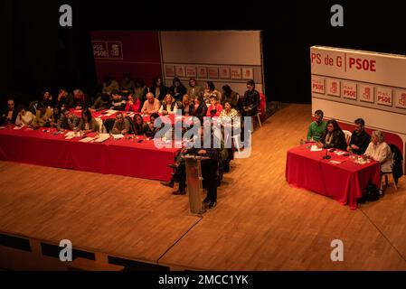 Cangas, Spanien, 21. Januar 2023: Vorstellung der PSOE-Kandidaten für die Bürgermeisterschaft durch David Regades Stockfoto