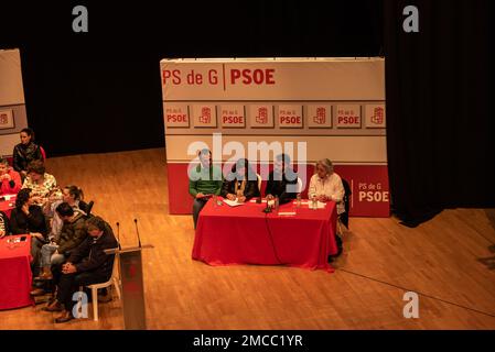 Cangas, Spanien, 21. Januar 2023: Vorstellung der PSOE-Kandidaten für die Bürgermeisterschaft durch David Regades Stockfoto