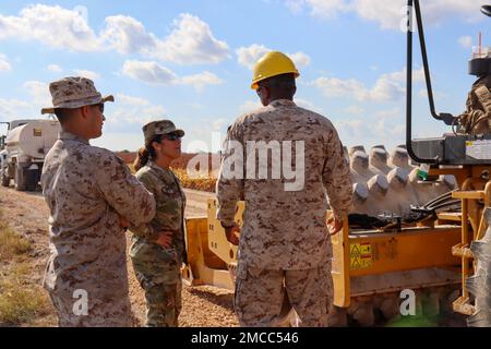 United States Marine Corps arbeitet mit Nueces County zusammen, um die Infrastruktur für die Gemeinde vom 19. Juni bis 30. Juni 2022 zu verbessern. Stockfoto