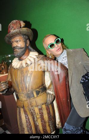 Elton Ilirjani bei der Wintershow 2023, Eröffnung im Park Avenue Armory Stockfoto