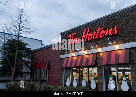 Zeichen von Tim Hortons. Tim Hortons Inc. Ist eine kanadische Café- und Restaurantkette mit Sitz in Toronto. Dies ist Kanadas größte Schnellrestaurant-Kette Stockfoto