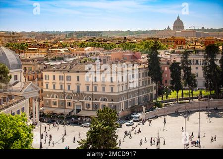 Rom, Italien - Mai 11,2018: Panoramablick auf den Piazza del Popolo von der Terrasse des Pincio in der Villa Borghese Stockfoto