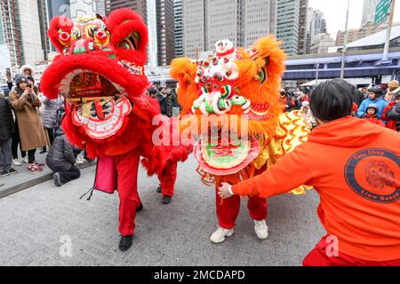 New York, New York, USA. 21. Januar 2023. NOVA YORK, EUA, 21.01.2023 - ANO NOVO-CHINÃŠS - CelebraçÃ Cultural China com dragÃµes celebram a chegada no Ano Novo Lunar, ano do coelho em Nova York nos Estados Unidos neste SÃ¡bado, 21. (Kreditbild: © William Volcov/ZUMA Press Wire) NUR REDAKTIONELLE VERWENDUNG! Nicht für den kommerziellen GEBRAUCH! Stockfoto