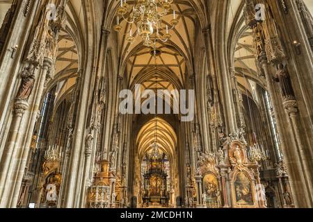 St. Stephansdom wunderschönes Innere in Wien, Österreich Stockfoto