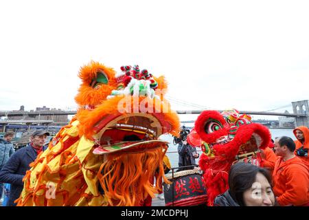 New York, New York, USA. 21. Januar 2023. NOVA YORK, EUA, 21.01.2023 - ANO NOVO-CHINÃŠS - CelebraçÃ Cultural China com dragÃµes celebram a chegada no Ano Novo Lunar, ano do coelho em Nova York nos Estados Unidos neste SÃ¡bado, 21. (Kreditbild: © William Volcov/ZUMA Press Wire) NUR REDAKTIONELLE VERWENDUNG! Nicht für den kommerziellen GEBRAUCH! Stockfoto