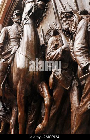 Details zum Massachusetts 54. Memorial in Boston, zu Ehren der afroamerikanischen Einheit im Bürgerkrieg Stockfoto