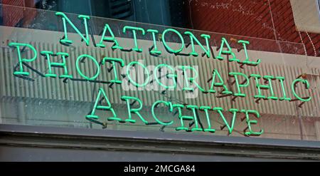 Irisches nationales Fotoarchiv Neonschild, Meeting House Square, Temple Bar, Dublin, D02 WF85, Irland, Irland Stockfoto