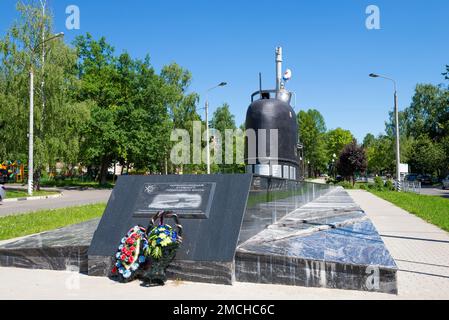 OBNINSK, RUSSLAND - 07. JULI 2021: Denkmal "Pioniere der Atom-U-Boot-Flotte" an einem sonnigen Juli-Tag Stockfoto