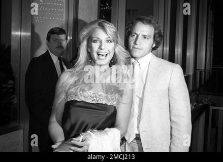 Heather Thomas und sein Verlobter George Fortmuller bei der ABC-Affiliates-Party im Century Plaza Hotel am 12. Mai 1982 in Los Angeles, Kalifornien. Kredit: Ralph Dominguez/MediaPunch Stockfoto