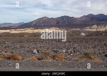 Teile des Death Valley Nationalparks liegen unterhalb des Meeresspiegels, wie dieses Verkehrsschild anzeigt. Stockfoto