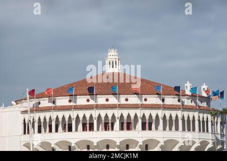 Das Casino, italienisch als Treffpunkt, ist ein bekanntes Wahrzeichen am Ufer von Avalon auf Catalina Island, Los Angeles County, Kalifornien, USA Stockfoto