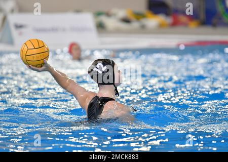 Triest, Italien. 21. Januar 2023. Elizabeth Abby Andrew (SIS ROMA) während Pallanuoto Triest vs SIS Roma, Waterpolo Italian Serie A1 Frauenspiel in Triest, Italien, Januar 21 2023 Kredit: Independent Photo Agency/Alamy Live News Stockfoto