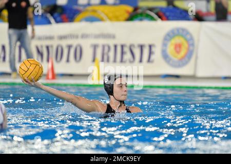 Triest, Italien. 21. Januar 2023. Chiara Tabani (SIS ROMA) während Pallanuoto Triest vs SIS Roma, Waterpolo Italian Serie A1 Frauenspiel in Triest, Italien, Januar 21 2023 Kredit: Independent Photo Agency/Alamy Live News Stockfoto