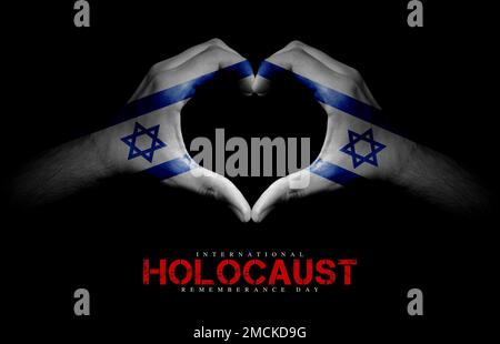 Kreatives Poster zum internationalen Holocaust-Gedenktag mit herzförmiger Hand mit israelischer Flagge auf schwarzem Hintergrund Stockfoto