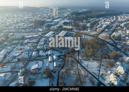 Die winterliche Stadt Hilpoltstein in Mittelfrankreich von oben Stockfoto