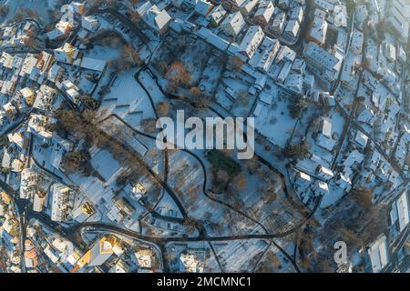 Die winterliche Stadt Hilpoltstein in Mittelfrankreich von oben Stockfoto