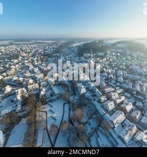 Die winterliche Stadt Hilpoltstein in Mittelfrankreich von oben Stockfoto