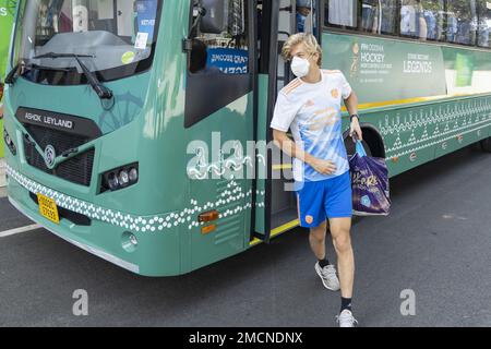 BHUBANESWAR - Justen Blok (NED) während des Trainings vor dem Viertelfinale der Eishockey-Weltmeisterschaft in Indien. AP WILLEM VERNES Stockfoto