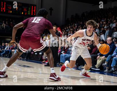 21. Januar 2023 Moraga, CA USA St. Mary's Gaels Wächter Aidan Mahaney (20) geht beim NCAA Männer Basketballspiel zwischen Santa Clara Broncos und Saint Mary's Gaels auf den Korb. Saint Maryâ€™besiegte Santa Clara 77-58 im University Credit Union Pavilion Moraga Calif Thurman James/CSM Stockfoto