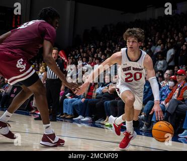 21. Januar 2023 Moraga, CA USA St. Mary's Gaels Wächter Aidan Mahaney (20) geht beim NCAA Männer Basketballspiel zwischen Santa Clara Broncos und Saint Mary's Gaels auf den Korb. Saint Maryâ€™besiegte Santa Clara 77-58 im University Credit Union Pavilion Moraga Calif Thurman James/CSM Stockfoto