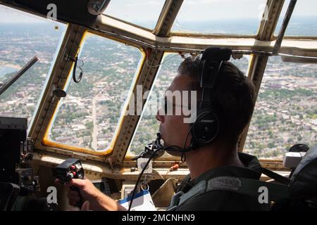 Der letzte C-130H Hercules startet am 7. Juli 2022 am 179. Luftschleppflügel in Mansfield Lahm ANGB, Ohio. Dieses Flugzeug, das Hecknummer 88-4401, wird in den Ruhestand gehen und eine statische Ausstellung im MAPS Air Museum (Military Aviation Preservation Society), einem international bekannten Museum für Luftfahrt in North Canton, Ohio, werden. Nachdem die Einheit ausgewählt wurde, die erste Air National Guard Cyber Wing der Nation zu werden, wechselt sie vom C-130H Hercules zu einer neuen Mission, die dem Air Combat Command zugewiesen wurde. Stockfoto