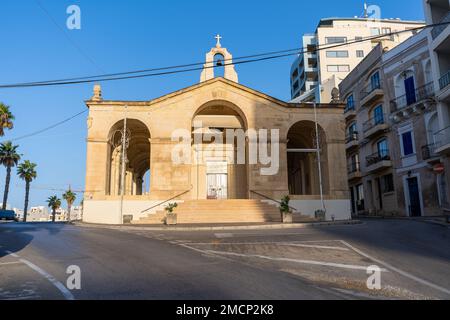 Valletta, Malta - 4. November 2022: Die kleine Schiffskirche St. Paul's in St. Paul's Bay, Bugibba Stockfoto