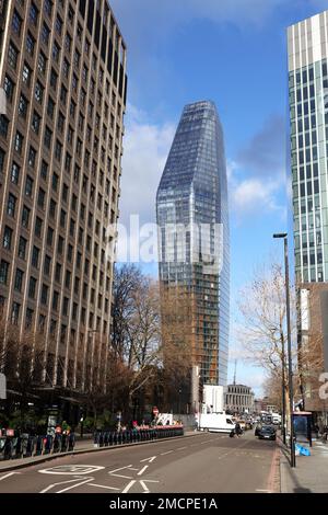 Allgemeiner Blick auf ein Blackfriers-Gebäude in London, wegen seiner Form auch bekannt als Vase, Bumerang oder Tummy. London, Großbritannien. Stockfoto