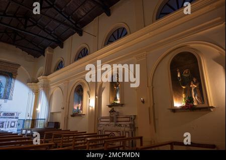 Die Kirche der Unbefleckten Empfängnis wurde durch das Erdbeben von 1805 zerstört und 1852 wieder aufgebaut. Der Innenraum hat ein einziges Schiff, mit einem Stockfoto