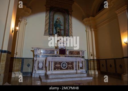 Die Kirche der Unbefleckten Empfängnis wurde durch das Erdbeben von 1805 zerstört und 1852 wieder aufgebaut. Der Innenraum hat ein einziges Schiff, mit einem Stockfoto