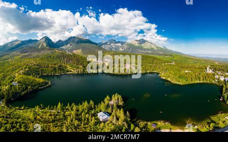 Ein wunderbarer Bergsee im Nationalpark High Tatra, Strbske Pleso, Slowakei Stockfoto
