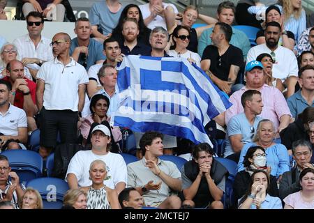 Melbourne, Australien. 22. Januar 2023. Griechische Fans während des Spiels der 4. Runde zwischen Stefanos Tsitsipas von Griechenland und Jannick Sünder von Italien, Tag 6 bei den Australian Open Tennis 2023 in der Rod Laver Arena, Melbourne, Australien, am 22. Januar 2023. Foto von Peter Dovgan. Nur redaktionelle Verwendung, Lizenz für kommerzielle Verwendung erforderlich. Keine Verwendung bei Wetten, Spielen oder Veröffentlichungen von Clubs/Ligen/Spielern. Kredit: UK Sports Pics Ltd/Alamy Live News Stockfoto