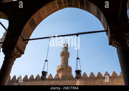 Al Nasser Mohammed Ibn Kalawoun Moschee in Salah Al DIN, auch bekannt als die Zitadelle von Kairo mit Blick auf die ägyptische Hauptstadt Kairo. Stockfoto