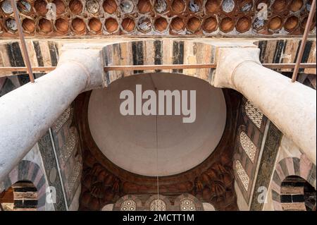 Al Nasser Mohammed Ibn Kalawoun Moschee in Salah Al DIN, auch bekannt als die Zitadelle von Kairo mit Blick auf die ägyptische Hauptstadt Kairo. Stockfoto