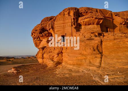 Nabatäische Gräber in Djabal Al-Ahmar im ersten Licht, Hegra oder Mada'in Salih, Alula Region, Medina Provinz, Saudi-Arabien, Arabische Halbinsel Stockfoto