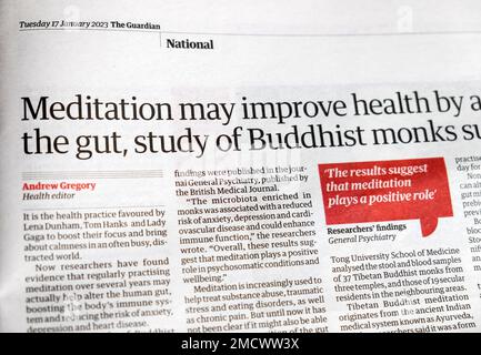 „Meditation kann die Gesundheit verbessern durch Veränderung des Darmes, Studie von buddhistischen Mönchen' Guardian Zeitung Headline Wohlbefinden Clipping 17 Januar 2023 London UK Stockfoto