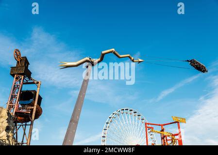 Wien, Österreich - 16. Oktober 2022: Tornado in der Wurstelprater oder Prater, Vergnügungspark in Leopoldstadt, Wien, Österreich. Stockfoto