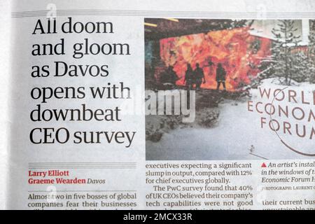 „All Doom and Finsternis as Davos open with Downbeat CEO survey“, Titelzeile der Zeitung Guardian, Artikel des World Economic Forum, veröffentlicht am 2023. Januar in London UK Stockfoto