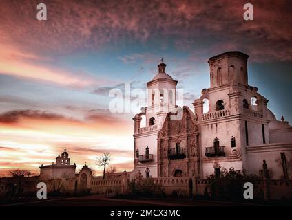 Die historische San Xavier del Bac Missionskirche in der Nähe von Tucson, Arizona. Stockfoto