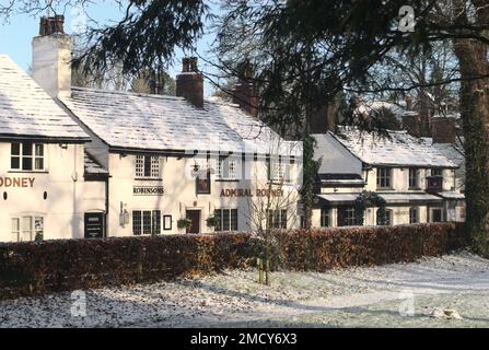 Admiral Rodney im Schnee - Prestbury, Cheshire Stockfoto