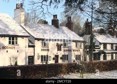 Admiral Rodney im Schnee - Prestbury, Cheshire Stockfoto