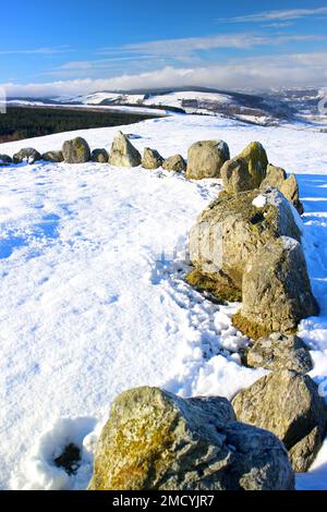 Moel Ty Uchaf Steinkreis im Winter, Llandrillo Stockfoto