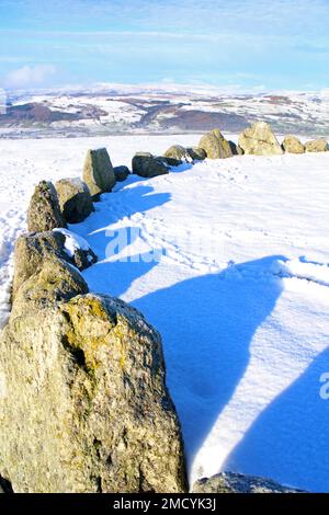 Moel Ty Uchaf Steinkreis im Winter, Llandrillo Stockfoto