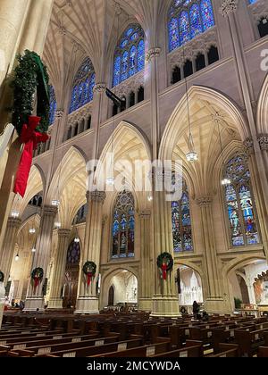 St. Patrick's Cathedral im Herzen von Manhattan ist die Heimat der New Yorker Diözese und Cardinal Dolan, 2023, NYC, USA Stockfoto