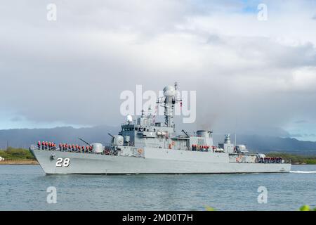 220712-N-HB628-1072 PEARL HARBOR (12. Juli 2022) – Peruanische Navy Corvette BAP Guise (CC-28) startet Pearl Harbor, um die AT-Sea-Phase von Rim of the Pacific (RIMPAC) 2022, Juli 12, zu beginnen. Von Juni 29 bis August 4 nehmen an der RIMPAC 25.000 Nationen, 38 Schiffe, vier U-Boote, mehr als 170 Flugzeuge und Mitarbeiter auf und um die hawaiianischen Inseln und Südkalifornien Teil. RIMPAC ist die weltweit größte internationale Seefahrt-Übung und bietet eine einzigartige Ausbildungsmöglichkeit, während es gleichzeitig kooperative Beziehungen zwischen den Teilnehmern fördert und aufrechterhält, die für die Sicherheit der Seeschifffahrt von entscheidender Bedeutung sind Stockfoto