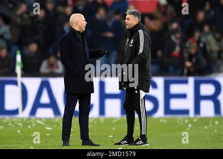 ROTTERDAM - (lr) Feyenoord Coach Arne Slot, Feyenoord Assistenztrainer Marino Pusic nach dem niederländischen Premier-League-Spiel zwischen Feyenoord und Ajax im Feyenoord Stadium de Kuip am 22. Januar 2023 in Rotterdam, Niederlande. ANP OLAF KRAAK Stockfoto