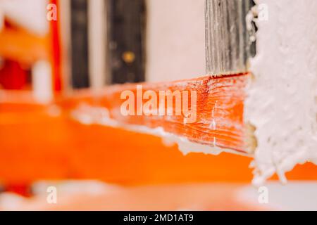 Zufällig gestrichener Hintergrund, orange-gelb und rosa. Abstrakter Hintergrund Stockfoto