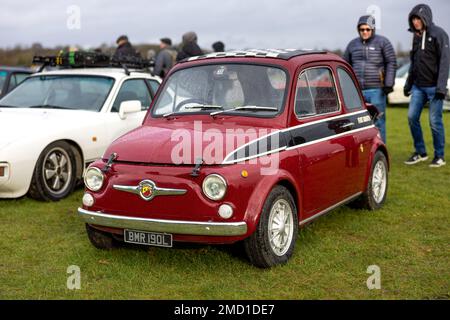 1972 Uhr Fiat 500 L, Ausstellung beim Januar Scramble im Bicester Heritage Centre. Am 8. Januar 2023. Stockfoto