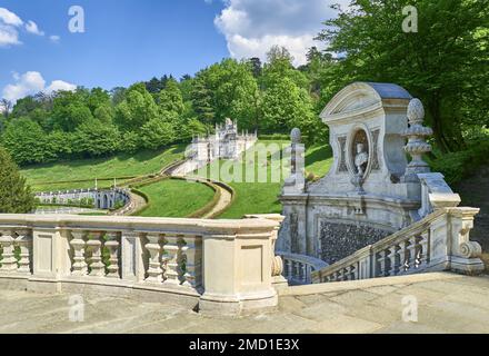 Turin, Italien - 19. April 2019: Die Pavillons des Parks der Villa der Königin, königliche Residenz auf dem Hügel der Stadt Stockfoto