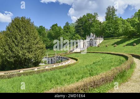 Turin, Italien - 19. April 2019: Die Pavillons des Parks der Villa der Königin, königliche Residenz auf dem Hügel der Stadt Stockfoto